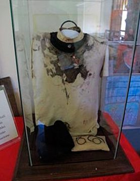 Roupa que Don Aldo Mei utilizava no dia de seu fuzilamento, Lucca – Itália